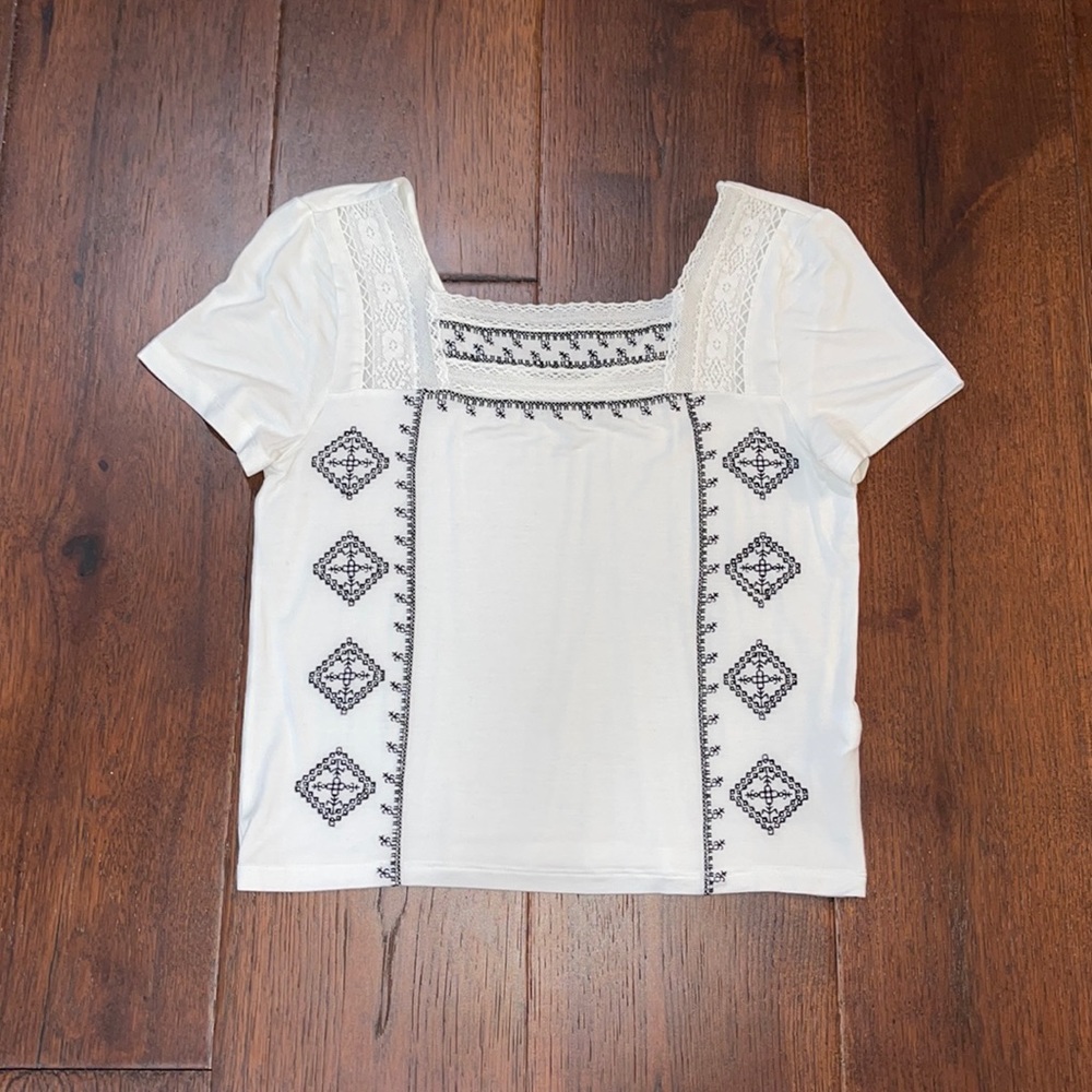 American Eagle Soft & Sexy White & Black Shirt